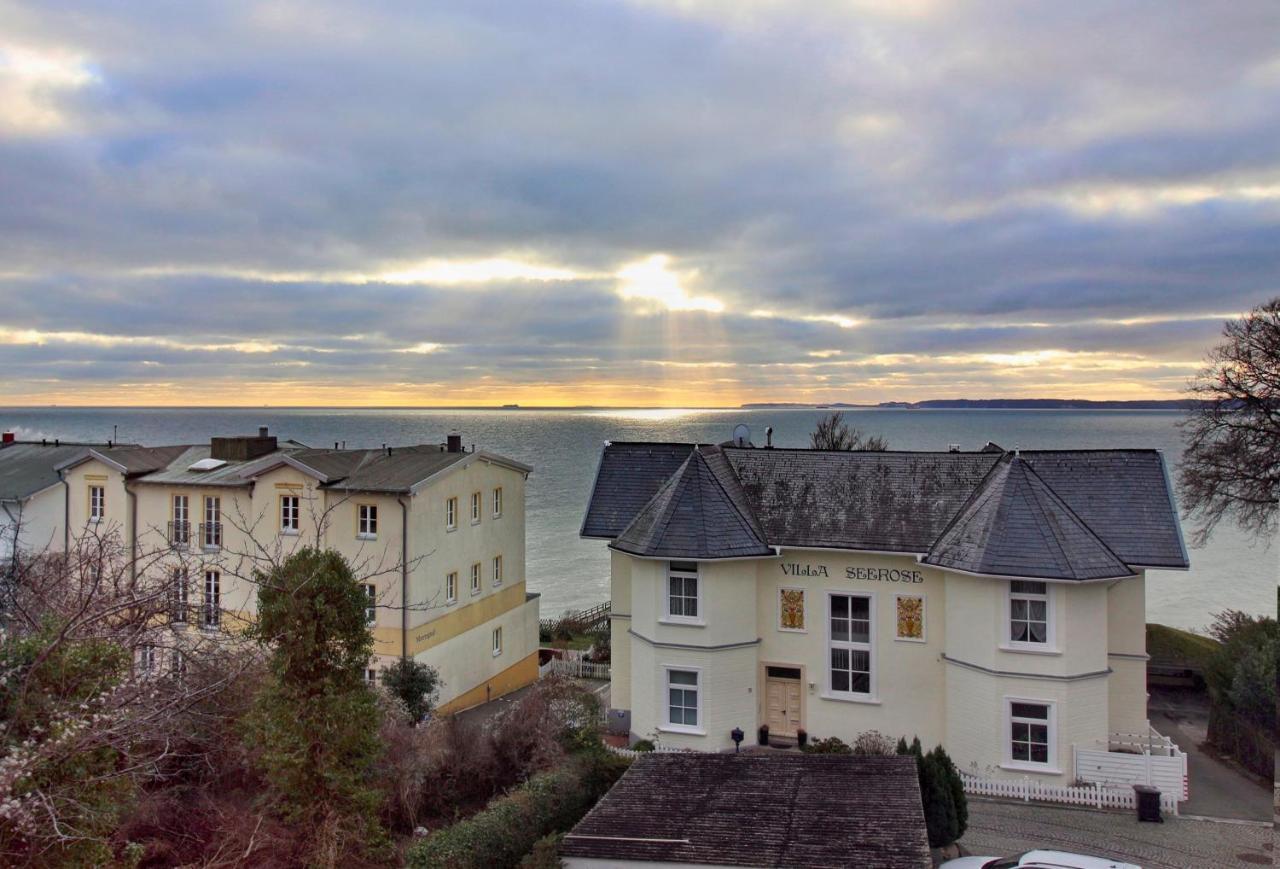 Villa Ostseelilie - Appartements Mit Balkon Und Meerblick Засниц Экстерьер фото